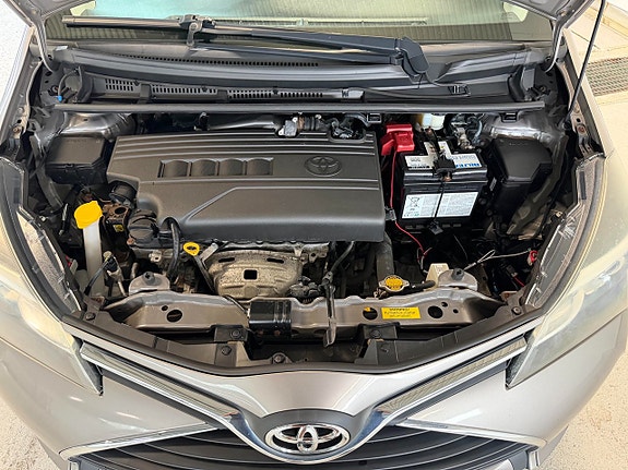 Toyota Yaris 17 of 17