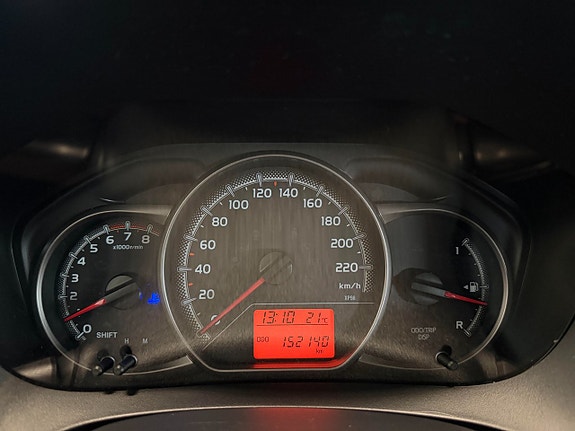 Toyota Yaris 6 of 17