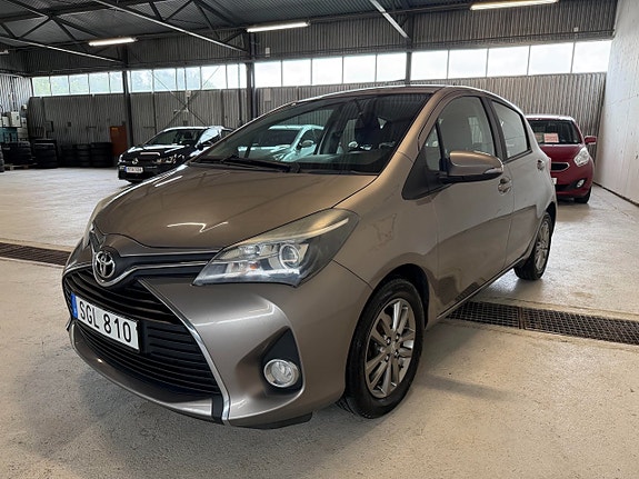 Toyota Yaris 2 of 17