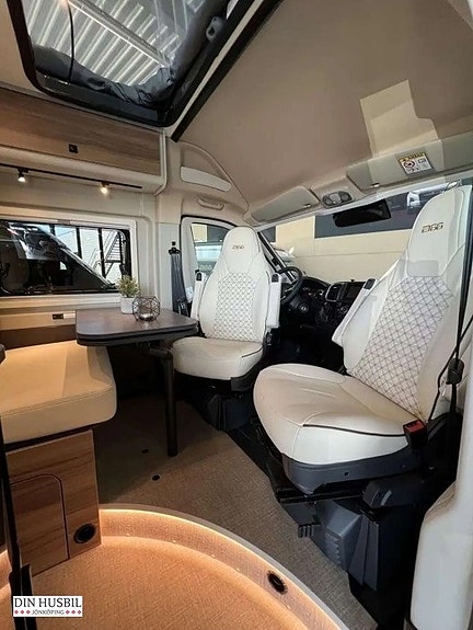 Bürstner B66 640 / Nyhet Aut, Långbädd, Dieselpanna / Inkommande 3 of 11