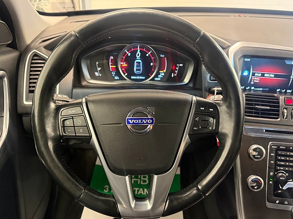 Volvo XC60 11 of 20