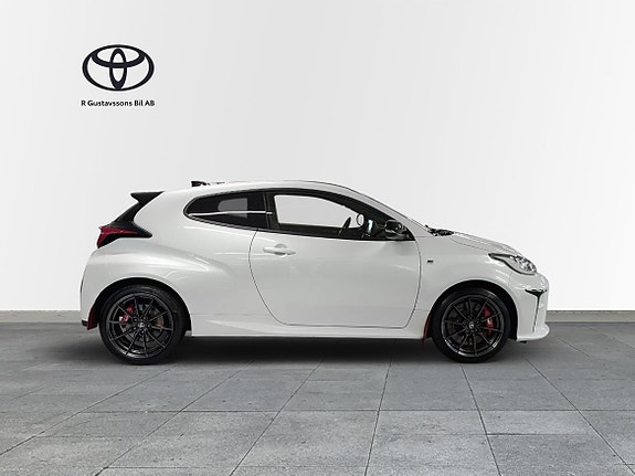 Toyota Yaris 3 of 10