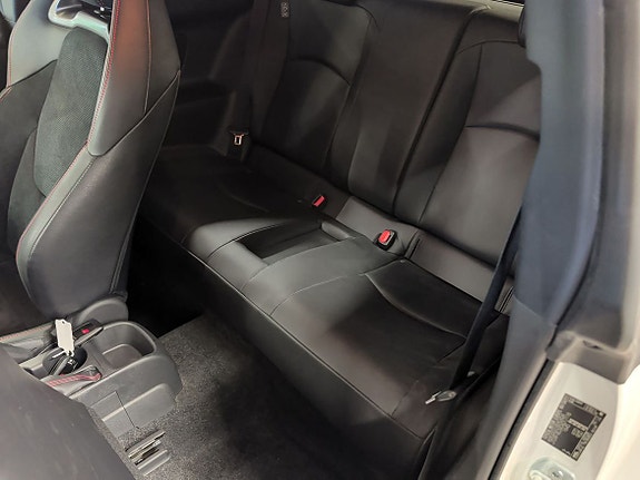 Toyota Yaris 7 of 10