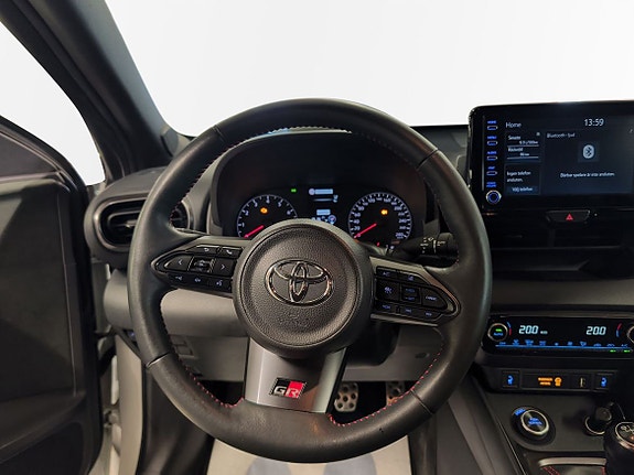 Toyota Yaris 9 of 10