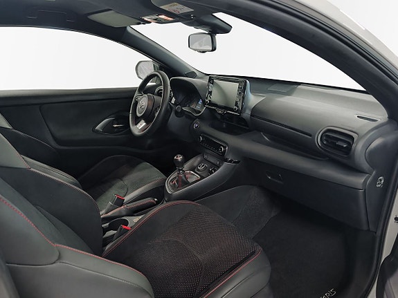Toyota Yaris 10 of 10