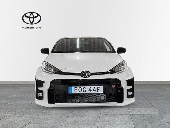 Toyota Yaris 2 of 10