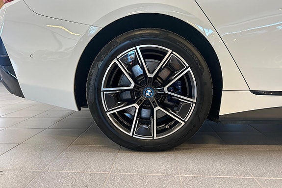BMW i4 9 of 21