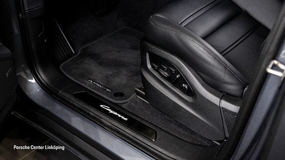 Porsche Cayenne 21 of 26