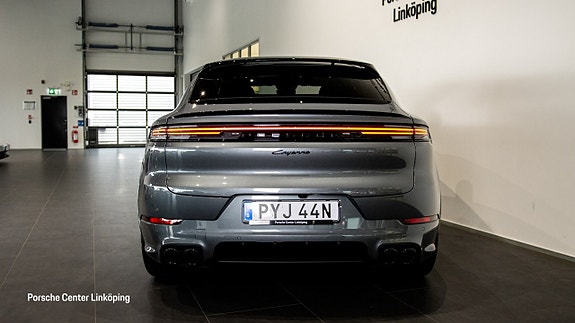 Porsche Cayenne 6 of 26