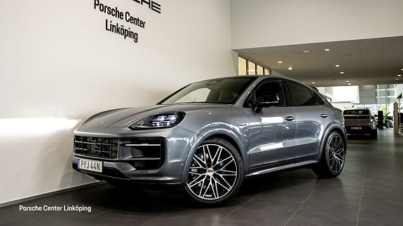 Porsche Cayenne 7 of 26