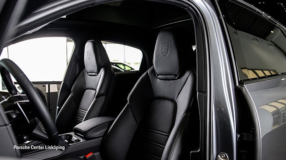 Porsche Cayenne 11 of 26