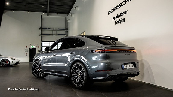 Porsche Cayenne 5 of 26