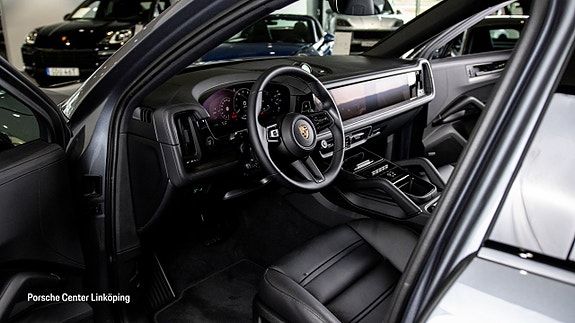 Porsche Cayenne 10 of 26