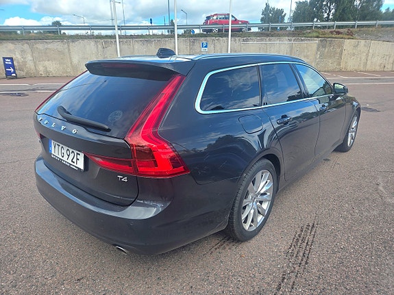 Volvo V90 10 of 28