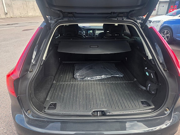 Volvo V90 8 of 28