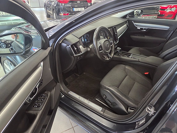 Volvo V90 2 of 30