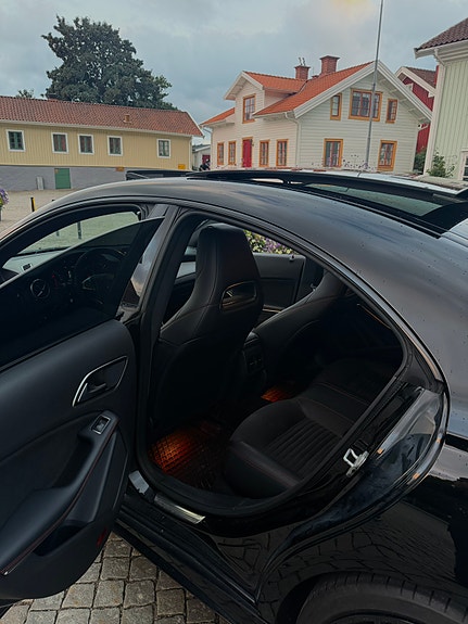 Mercedes-Benz CLA220 d 10 of 12