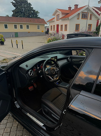 Mercedes-Benz CLA220 d 9 of 12