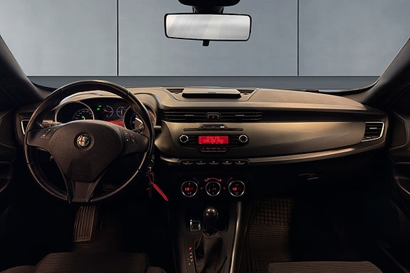 Alfa Romeo Giulietta 2 of 11