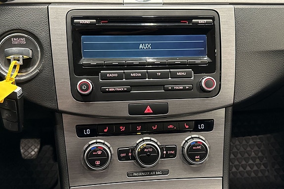 Volkswagen Passat 13 of 22