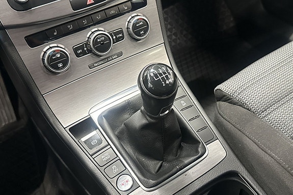 Volkswagen Passat 15 of 22