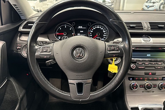 Volkswagen Passat 10 of 22