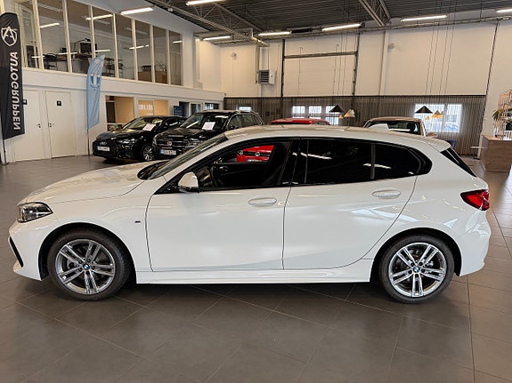 BMW 118i 4 of 11
