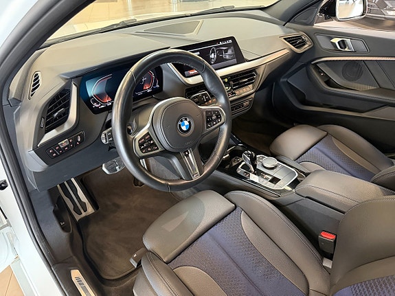 BMW 118i 9 of 11