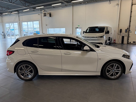 BMW 118i 7 of 11