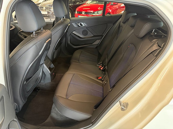 BMW 118i 10 of 11