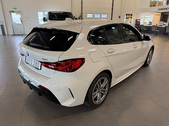 BMW 118i 6 of 11