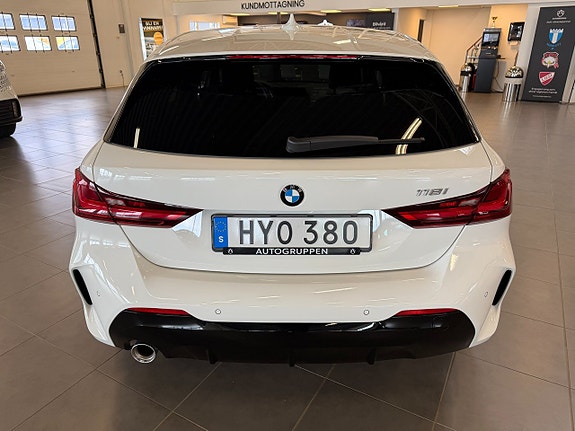 BMW 118i 5 of 11