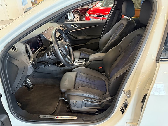 BMW 118i 8 of 11