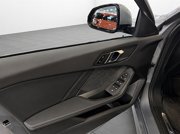 BMW 120 8 of 10