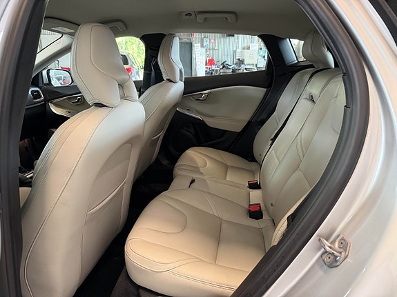 Volvo V40 15 of 22