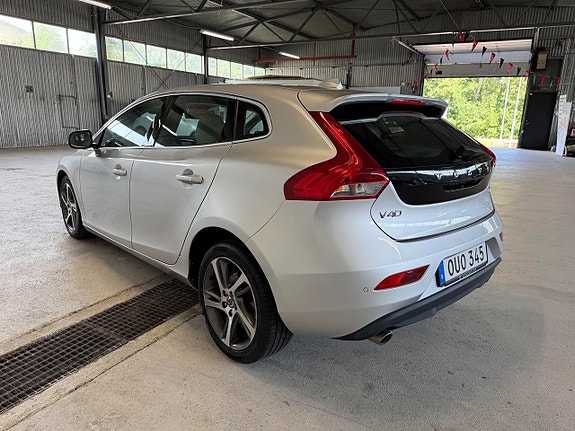 Volvo V40 3 of 22