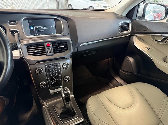 Volvo V40 10 of 22