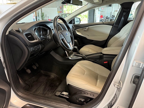 Volvo V40 14 of 22