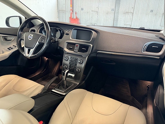 Volvo V40 18 of 22