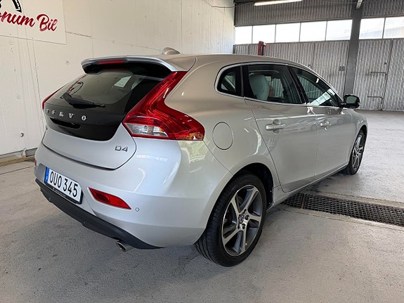 Volvo V40 4 of 22
