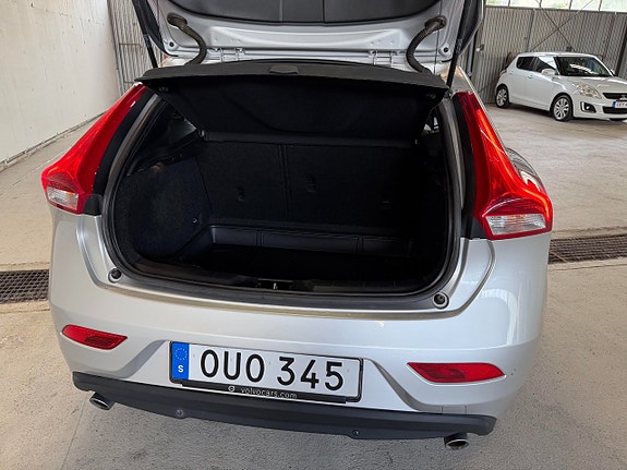 Volvo V40 16 of 22