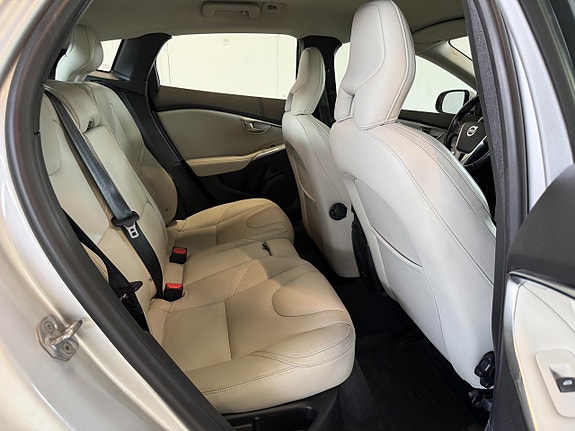 Volvo V40 17 of 22