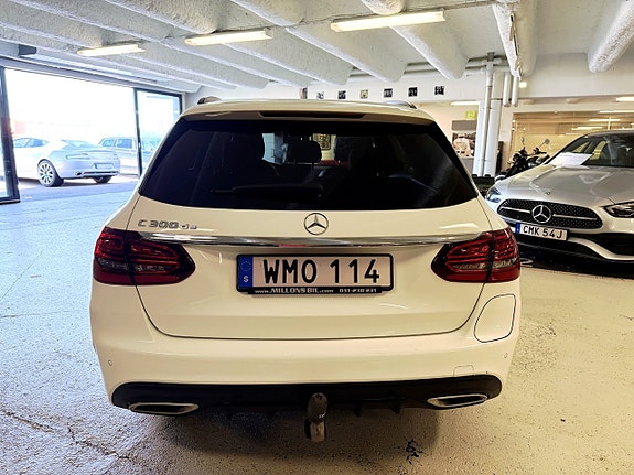 Mercedes-Benz C300 3 of 22
