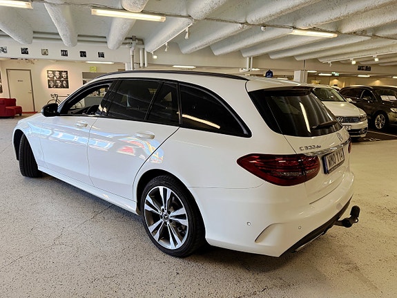 Mercedes-Benz C300 4 of 22