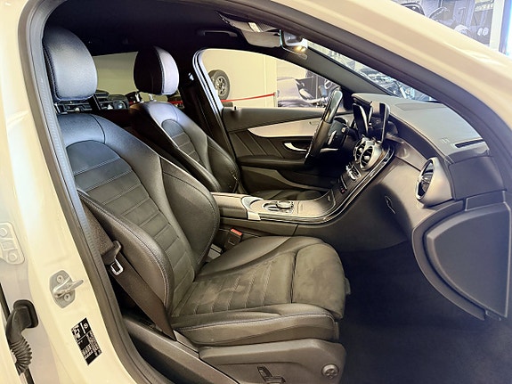 Mercedes-Benz C300 9 of 22