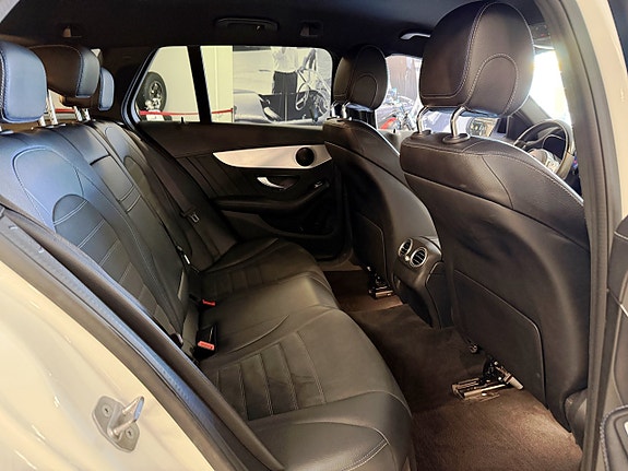 Mercedes-Benz C300 10 of 22