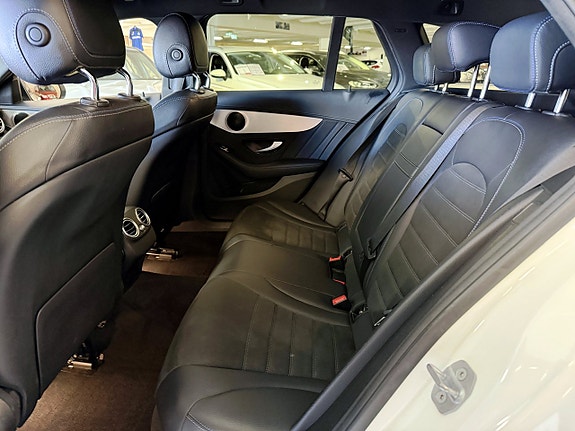 Mercedes-Benz C300 11 of 22