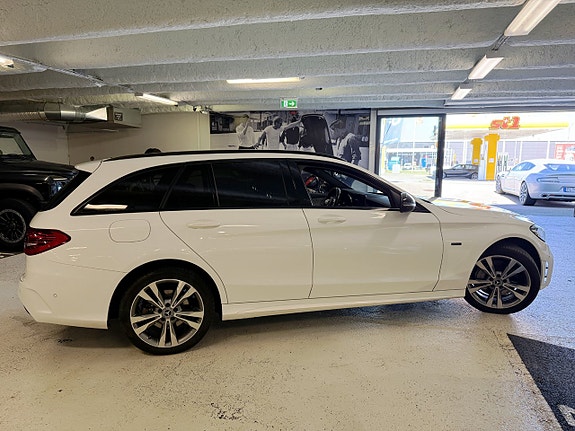Mercedes-Benz C300 6 of 22