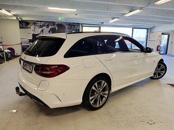 Mercedes-Benz C300 5 of 22
