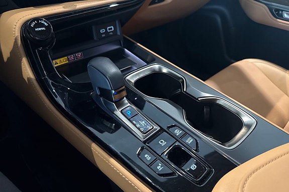 Lexus NX450h+ 17 of 26